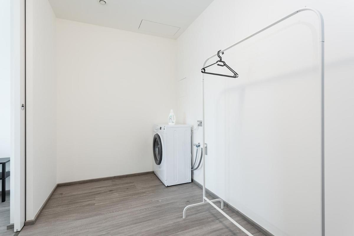 Yellow Apartment With Parking Прага Экстерьер фото